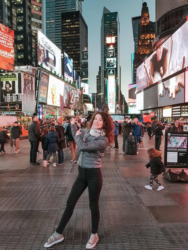 Time's square, Nowy Jork, Podróż do Nowego Jorku, Nowy Jork budżetowo, zakreecona